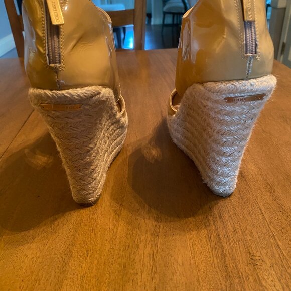 Jimmy Choo Lagoon Nude Patent Leather Wide Ankle Strap Espadrilles. Size 39/8.5 - Picture 5 of 16